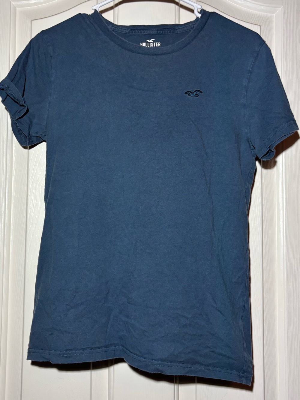 Hollister Men's Dark Blue Crew Neck Tee